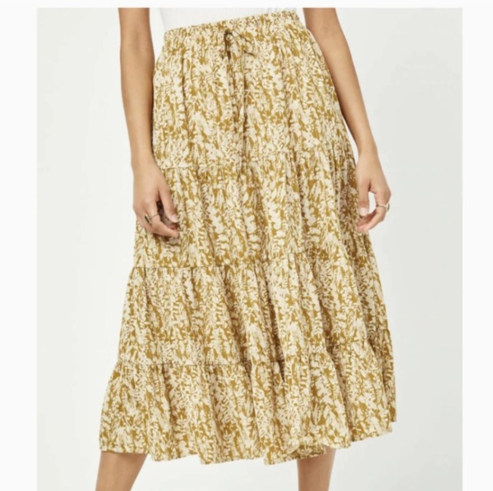 Hayden Los Angeles Tiered Skirt Elastic Waist .